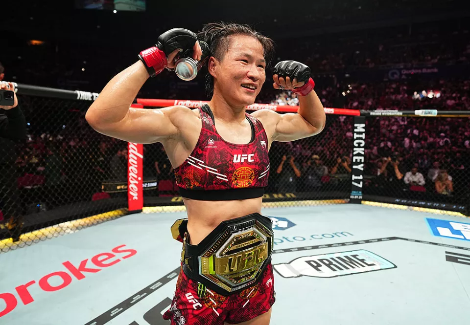 张伟丽升重挑战UFC | 八阕