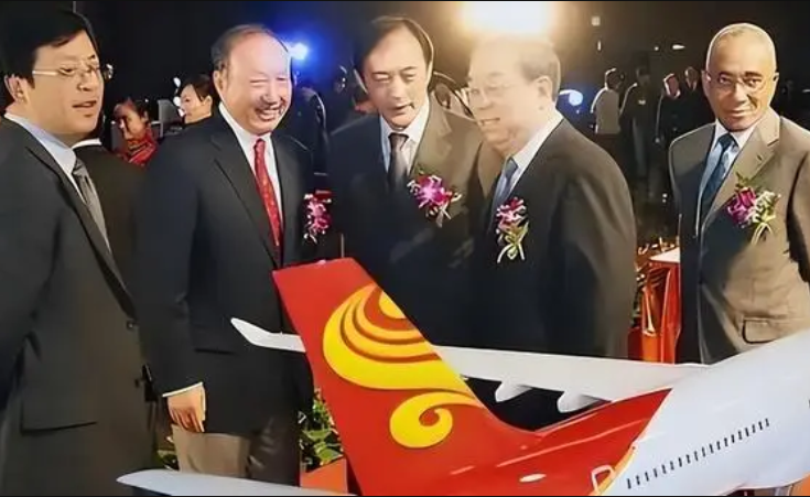 负债7500亿，中国第二大民企倒了 | 八阕