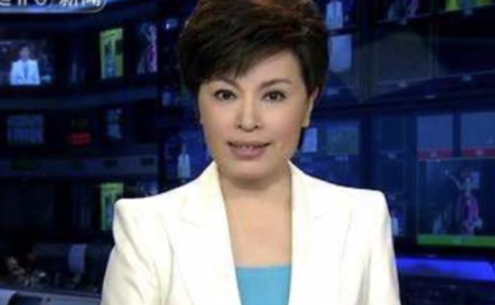央视主播口误“祖国”喊成“两国”