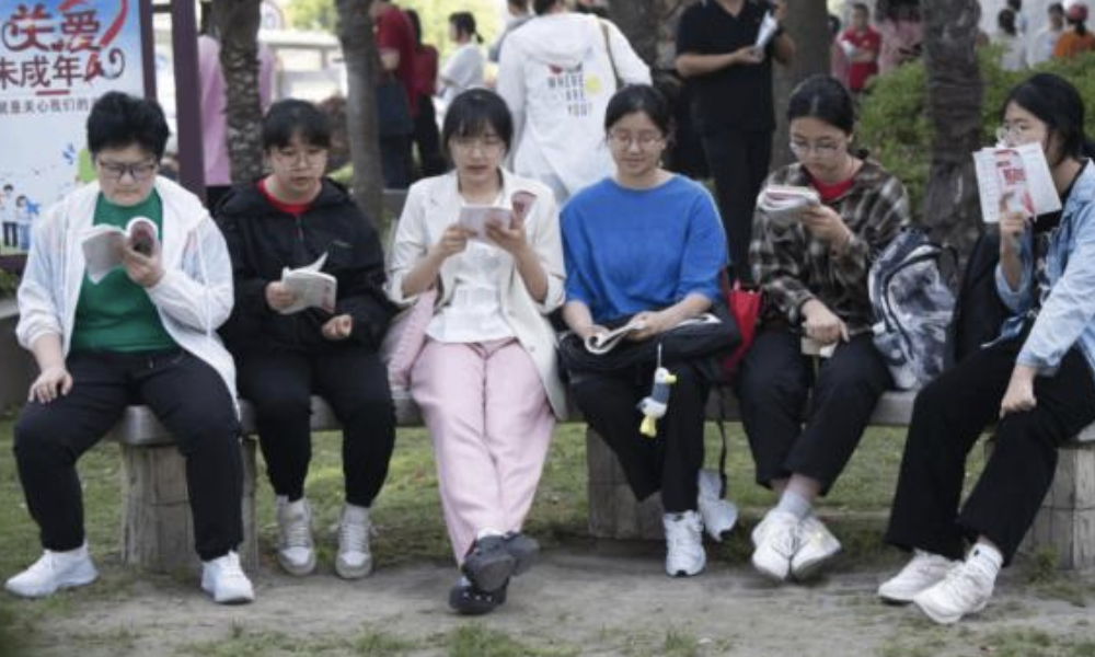 老师午休遭学生刺杀震惊中国