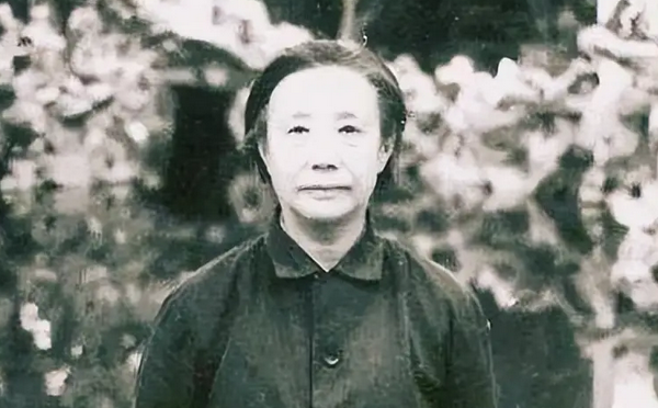 1955年毛主席释放1女犯人：她是全党的恩人