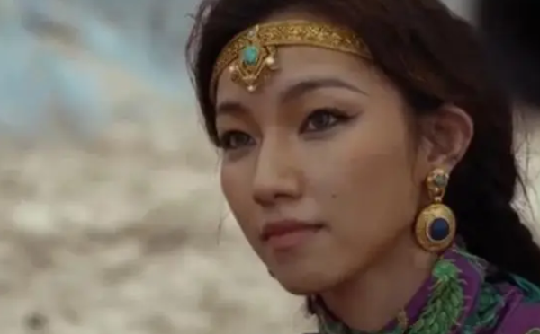 尖嘴猴腮却演美女，谁审美出了问题？