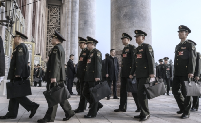 十三年积怨，习面临最尴尬建军节