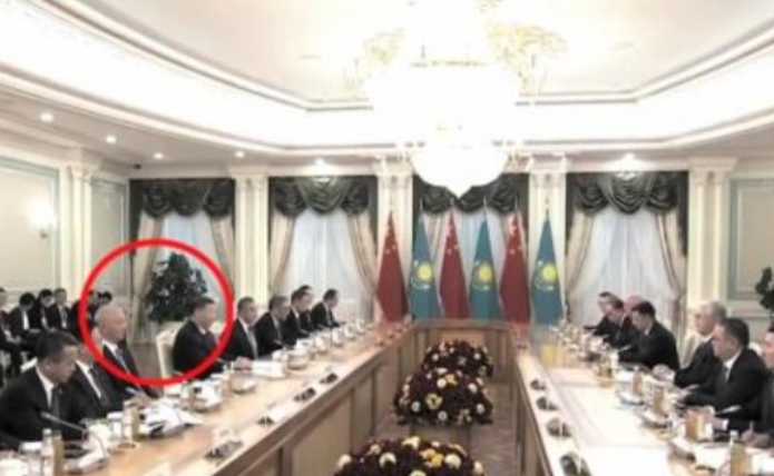 镜头惊人：蔡奇与习近平之间怎么了？