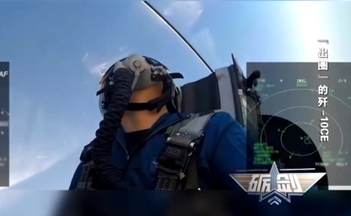 解放军公开歼-10CE实战画面
