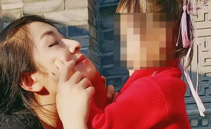 一名单亲妈妈与网红男主播的纠葛