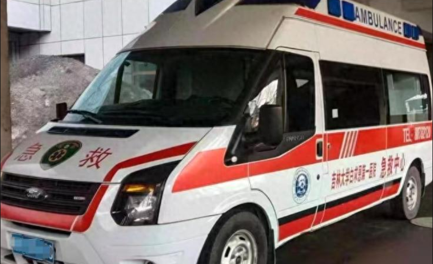 女子输液过敏，在“黑救护车”转院时去世