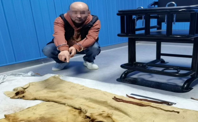 男子倒卖千年裹尸布，警方全力追捕