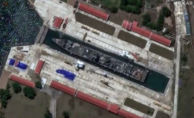 朝鮮驅逐艦抵達羅津造船厂船塢