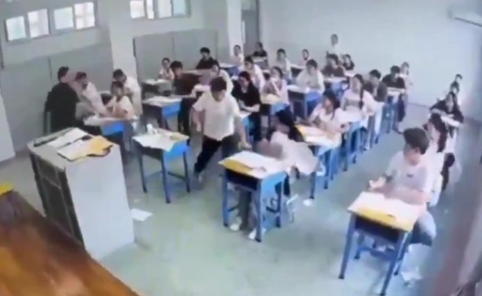 高考考生崩溃，当场撕试卷