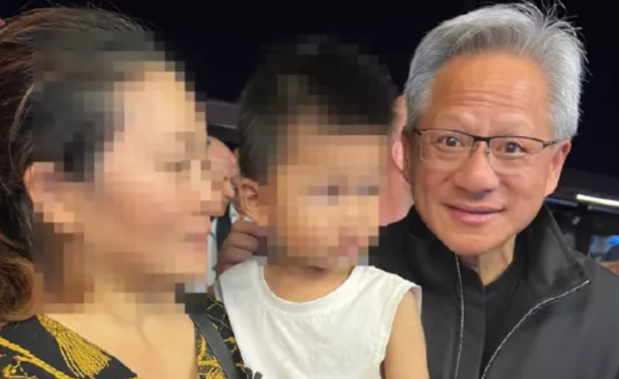 黄仁勋现身酒吧，给驻唱歌手发红包