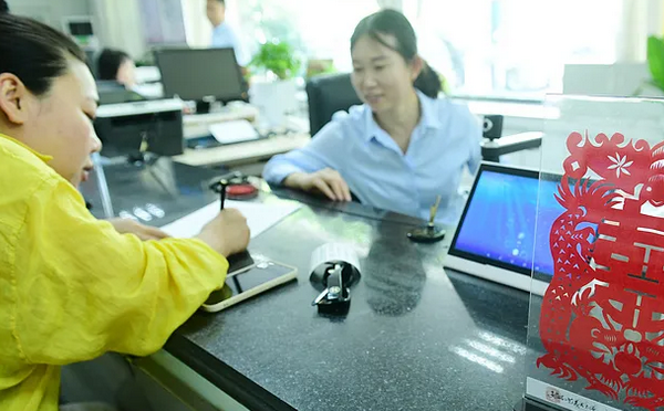 2024年中国结婚610.6万对，离结比57.5％