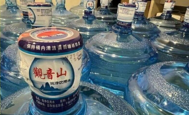 港府换水掀热议，制造商涉食安问题