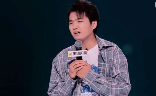因为穷，他成了脱口秀舞台的最强黑马