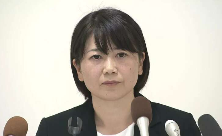 女市长与已婚男下属开房，竟是谈工作？