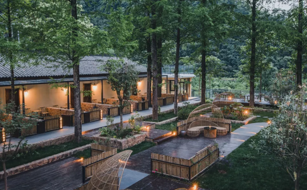 陕西小村庄住一晚，要2000元？
