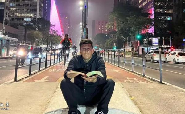[慎]他当年全身纹满，现要全部洗掉