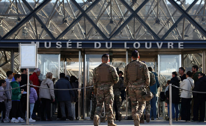 卢浮宫抢劫案嫌疑人被捕