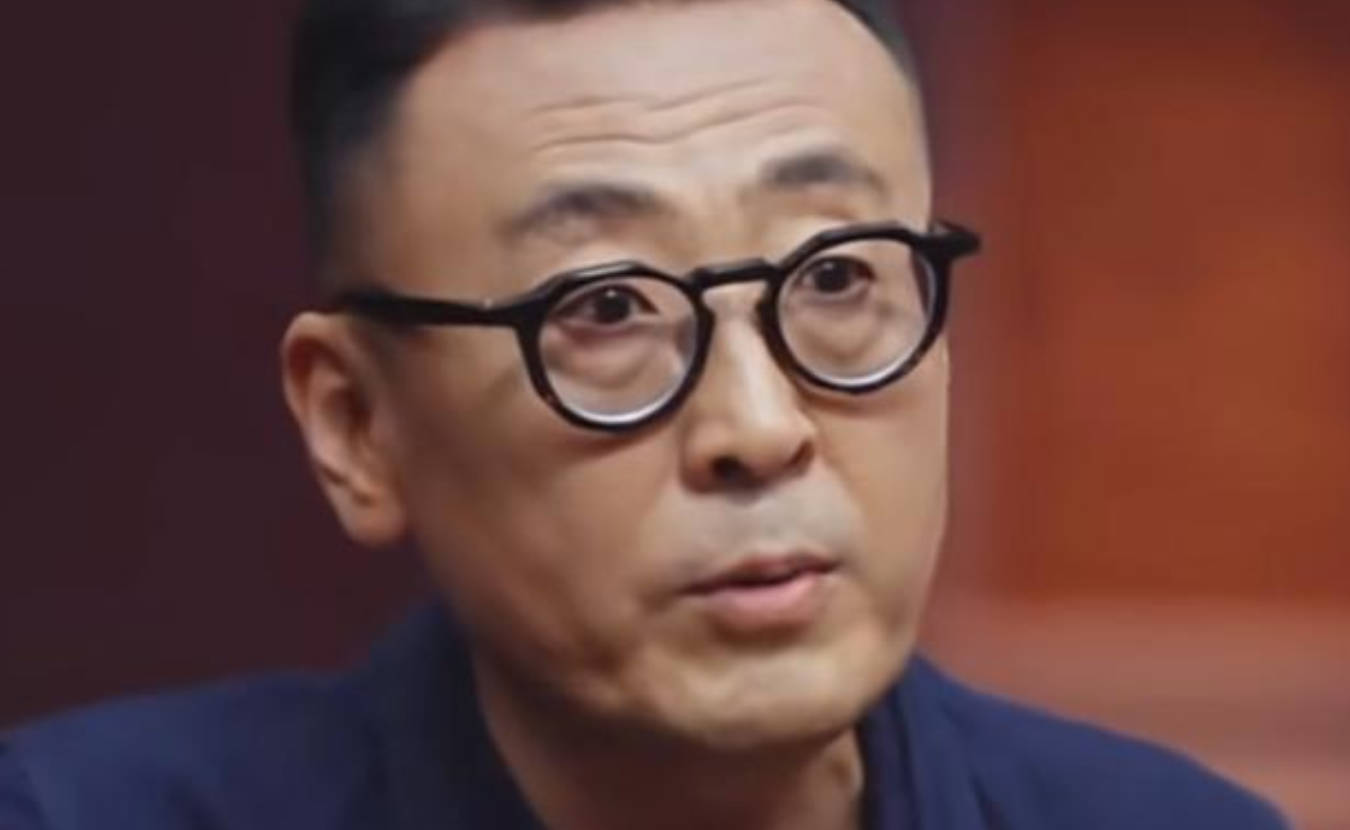 窦文涛58岁无儿女，父母去世生活孤独