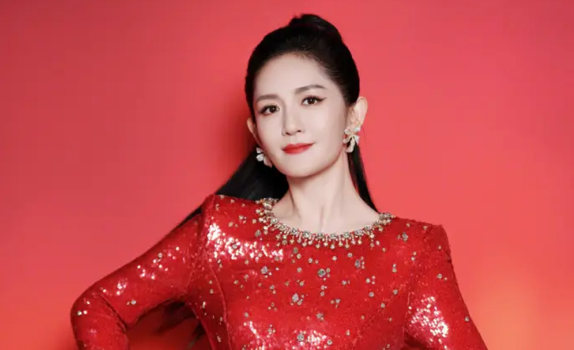 谢娜主持央视秋晚，张杰深情发文