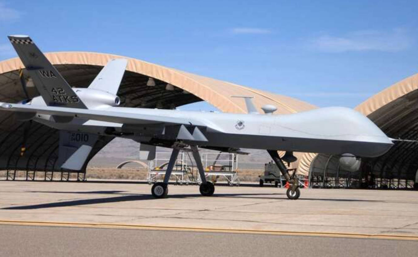 美军飞机51区坠毁，清理惊现不明物件