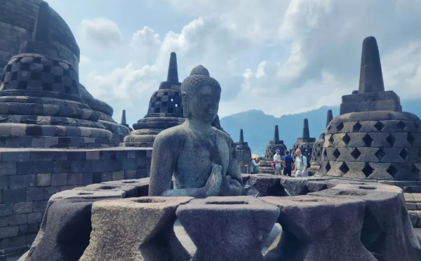 世上最震撼的佛教建筑物：婆罗浮屠