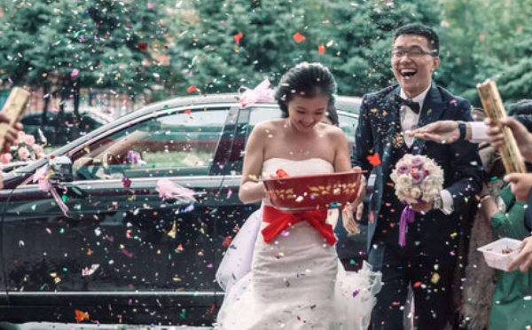 中国结婚人数突然反弹 | 八阕