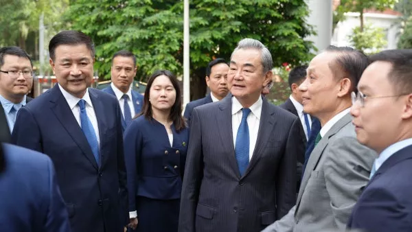 王毅:强权政治没有出路 | 八阕