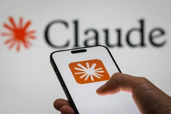 Claude中国用户天塌了：查身份证 | 八阕