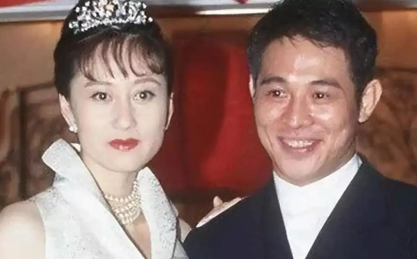 李连杰黄秋燕离婚,不是因为利智