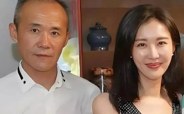 王石参加健身比赛,田朴珺秀大长腿