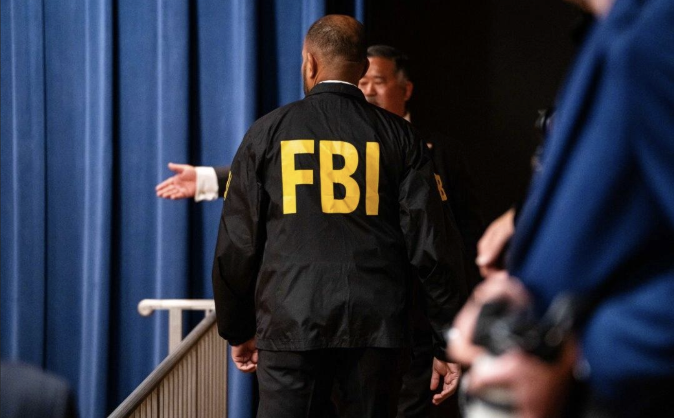 FBI逮捕一中国女子，涉及“Xi”的团队