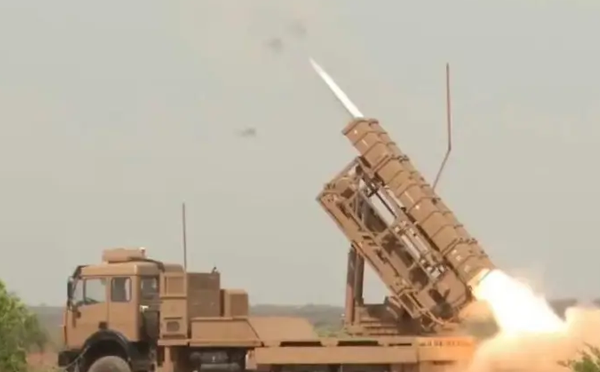 非洲小国亮出“陆基版PL-15”