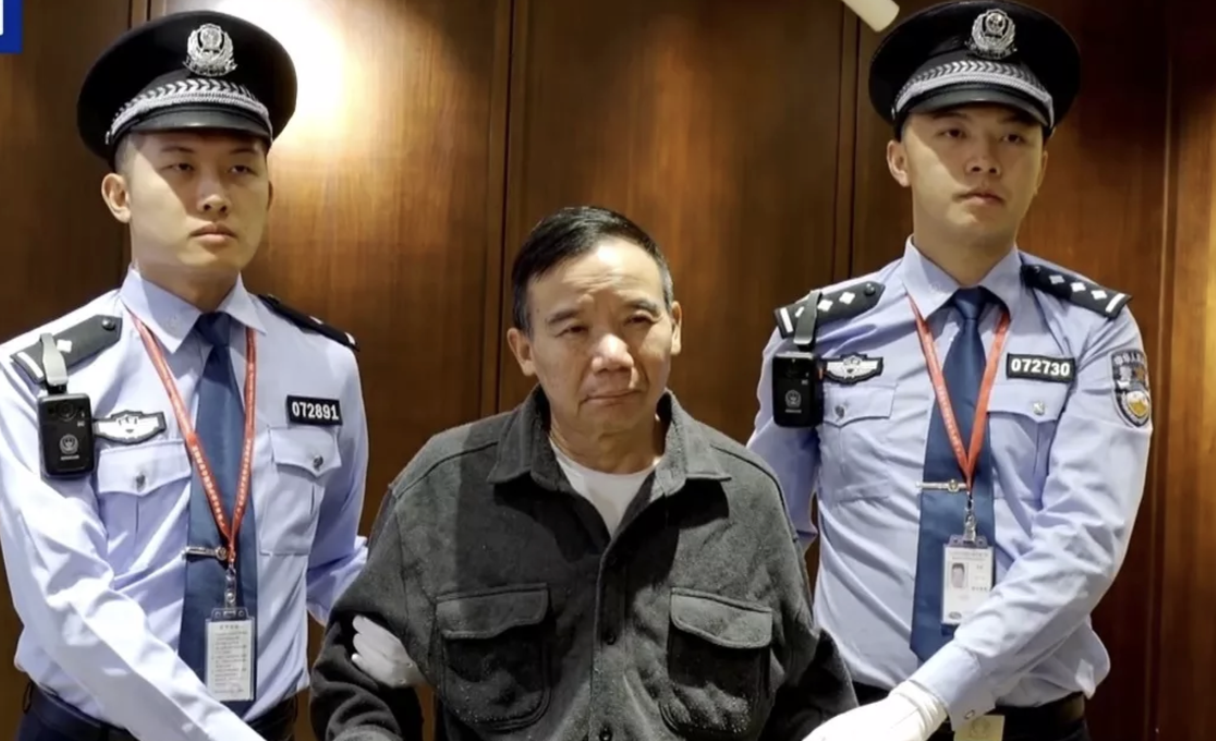 “红通人员”曾能贵被引渡回国