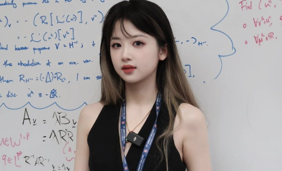 曾被“围剿”的中国女孩，从牛津毕业了