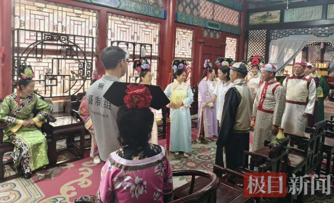 60岁大妈在宫廷剧饰演格格