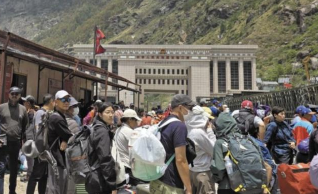 气派“国力展示场”，几秒内崩塌