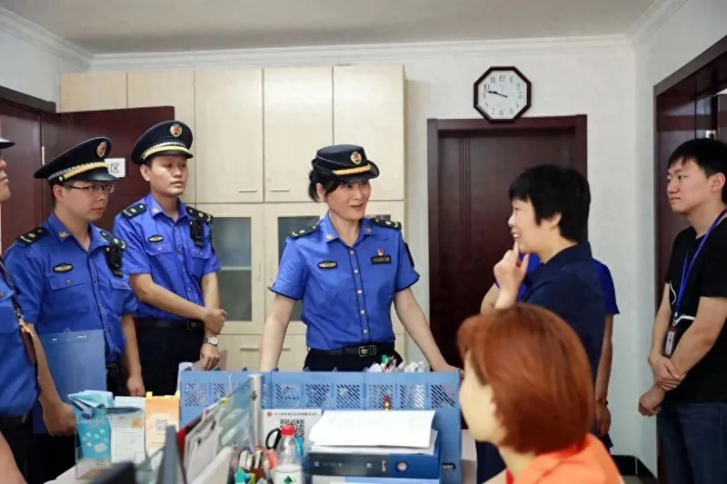 点击图片看原样大小图片
