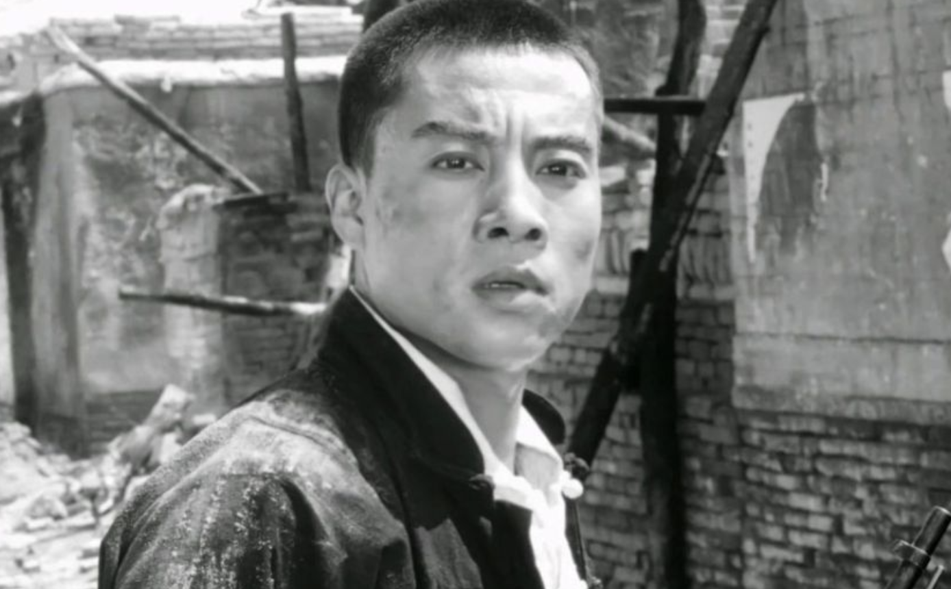 演员朱龙广和他的同学们