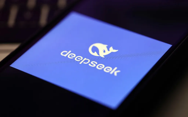 DeepSeek工程师长文爆火，本人回应