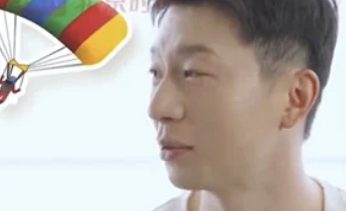 马龙回忆被许昕“忽悠”跳伞