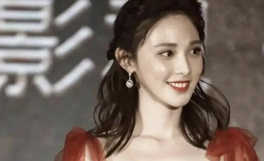 女星直播穿搭：这跟没穿有何不同？