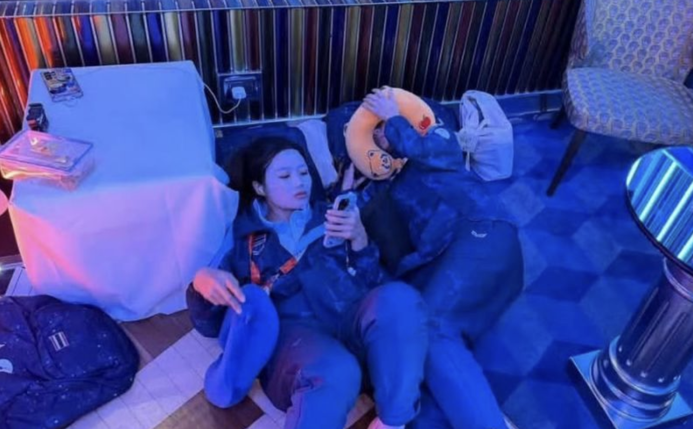 中国队自费住酒店，泰国队打地铺，印度队没饭吃