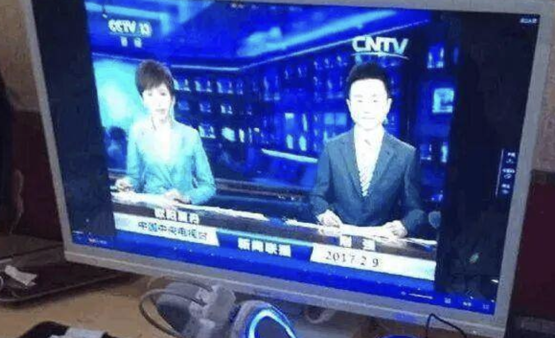 山东男人看新闻联播,世界按下暂停键