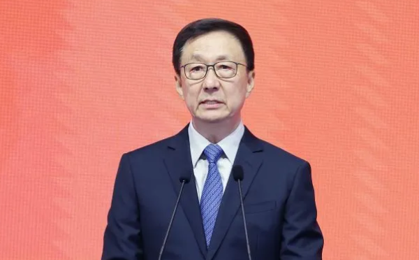 张维为教授出席香山论坛：多极化趋势