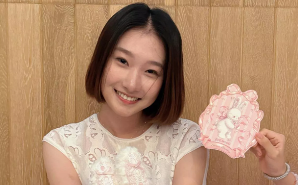 马伊琍大女儿庆祝18岁生日