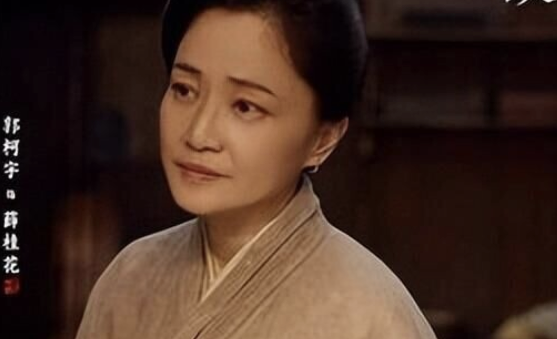 离婚后带儿租房,48岁再次走红