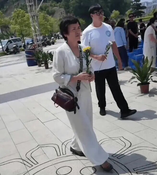 点击图片看原样大小图片