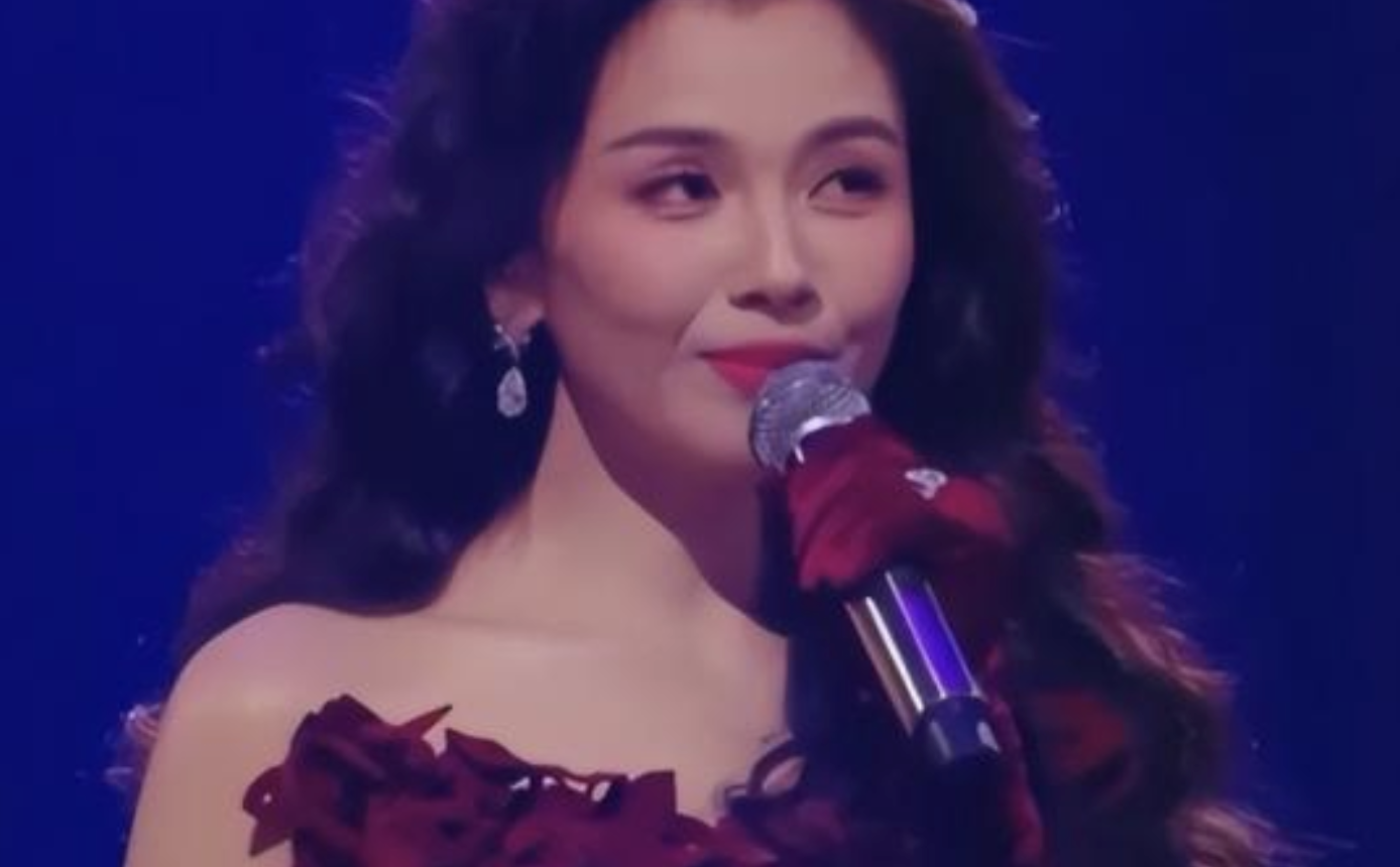 大湾区晚会:刘涛惊艳全场,李宇春身材好顶
