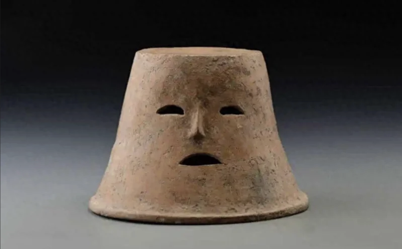 陕西博物馆“emo脸”陶盆走红